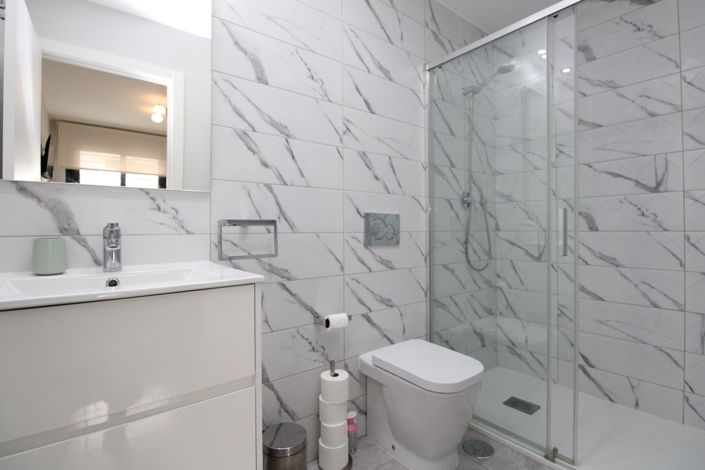 Image No.11-2 Bed Property for sale