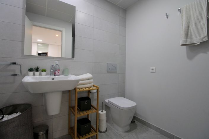 Image No.15-2 Bed Property for sale