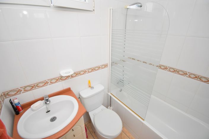 Image No.14-2 Bed Townhouse for sale