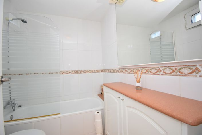 Image No.15-2 Bed Townhouse for sale