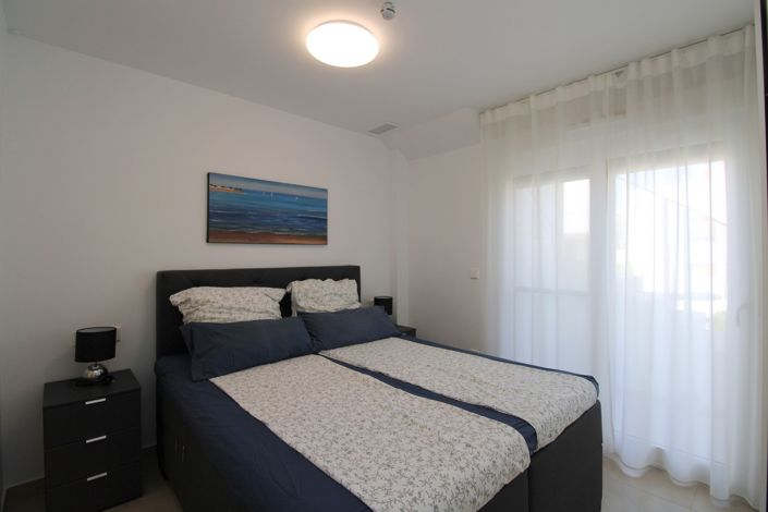 Image No.11-2 Bed Property for sale