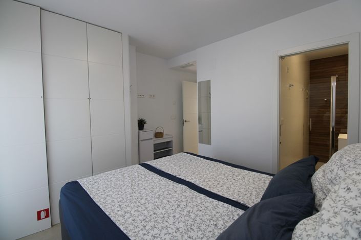 Image No.12-2 Bed Property for sale