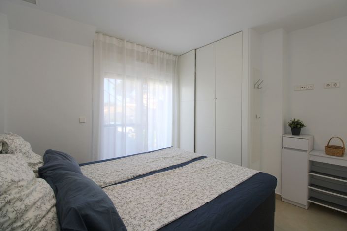 Image No.13-2 Bed Property for sale