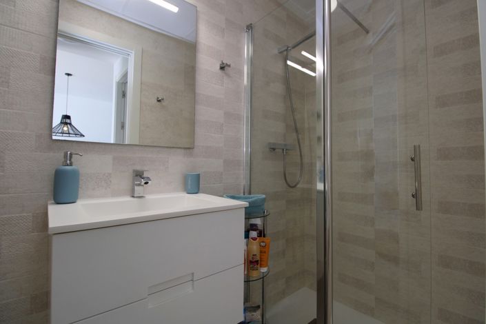 Image No.15-2 Bed Property for sale