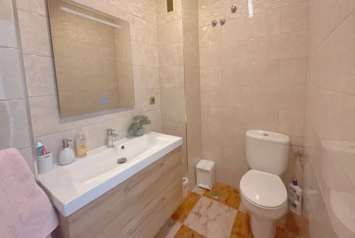Image No.12-2 Bed Property for sale