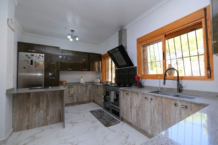 Image No.10-5 Bed Villa for sale