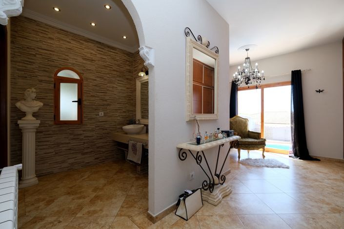 Image No.17-5 Bed Villa for sale