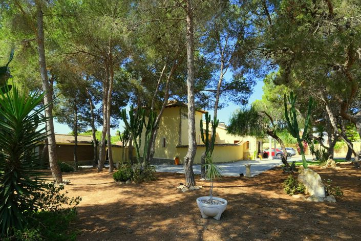 Image No.2-5 Bed Villa for sale