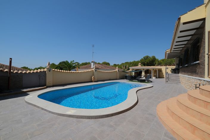 Image No.36-5 Bed Villa for sale
