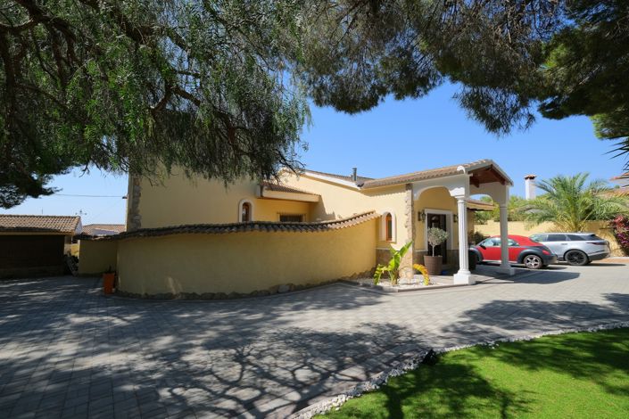 Image No.41-5 Bed Villa for sale