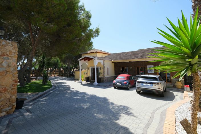 Image No.42-5 Bed Villa for sale