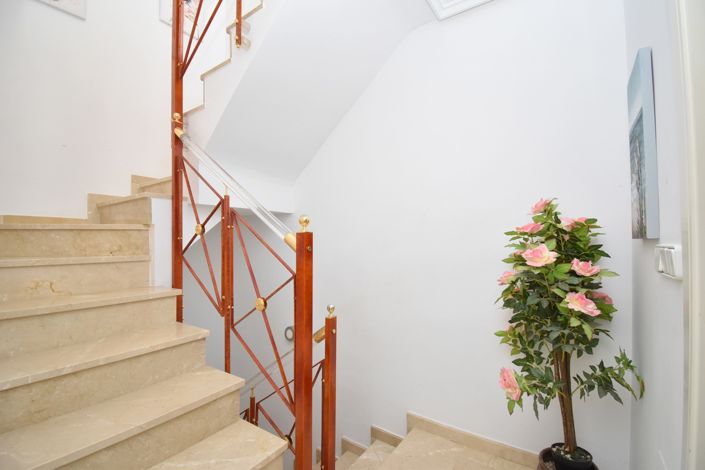 Image No.16-2 Bed Townhouse for sale