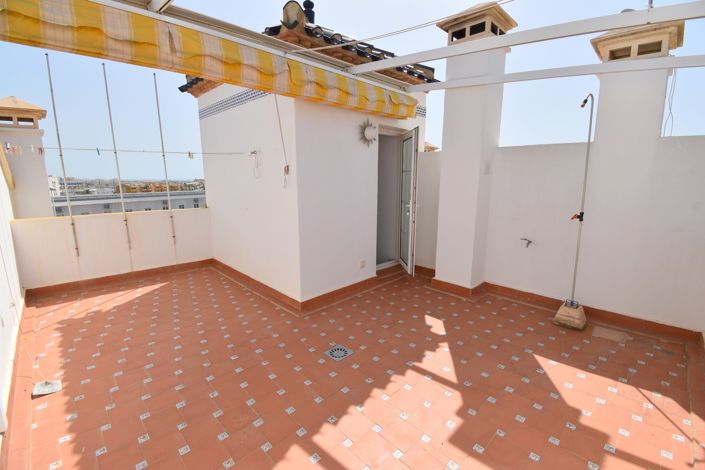 Image No.17-2 Bed Townhouse for sale