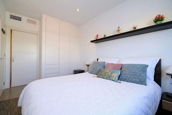 Image No.14-2 Bed Property for sale