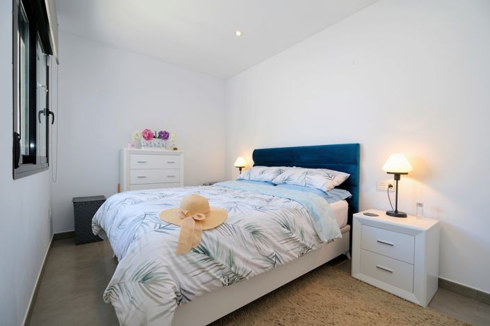 Image No.16-2 Bed Property for sale