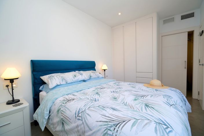 Image No.17-2 Bed Property for sale
