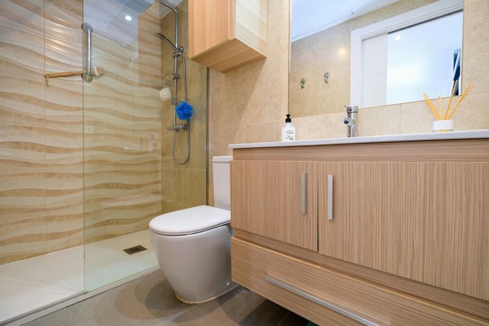Image No.18-2 Bed Property for sale