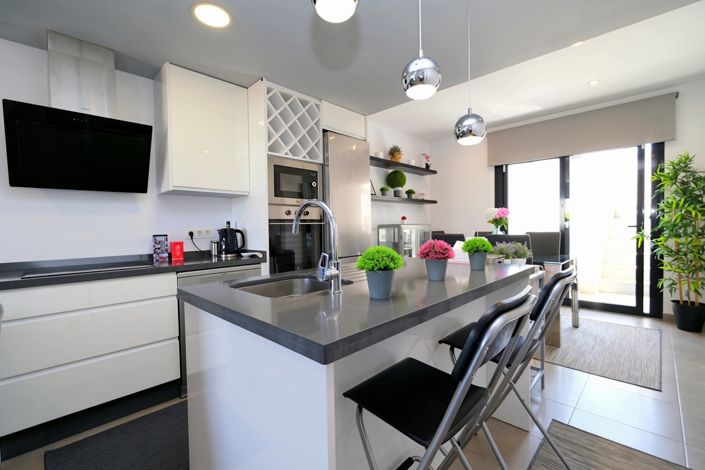 Image No.8-2 Bed Property for sale