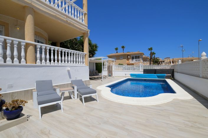 Image No.2-5 Bed Villa for sale