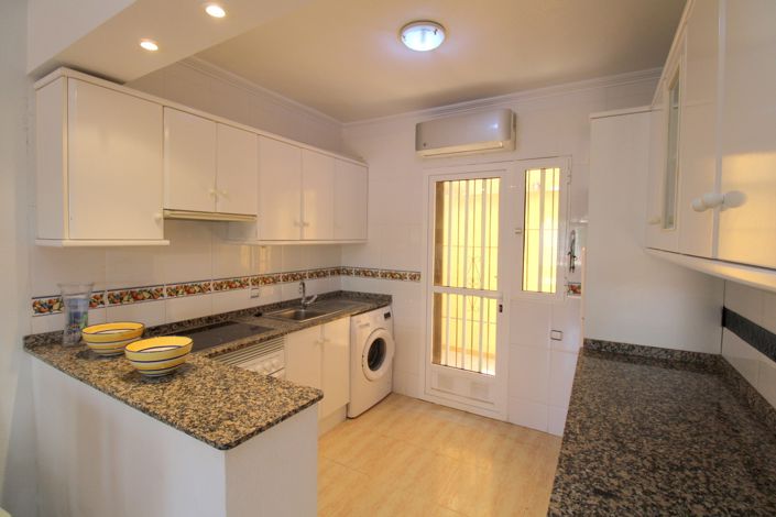 Image No.10-3 Bed Townhouse for sale