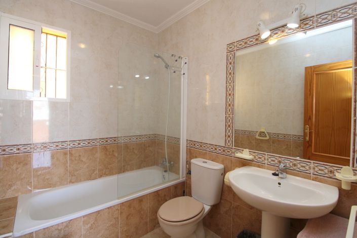 Image No.17-3 Bed Townhouse for sale