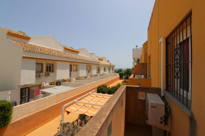 Image No.19-3 Bed Townhouse for sale