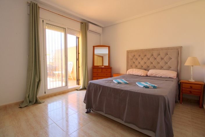 Image No.20-3 Bed Townhouse for sale