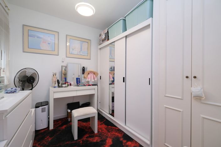 Image No.16-3 Bed Property for sale