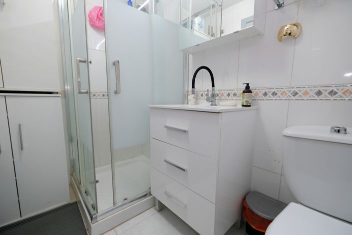 Image No.17-3 Bed Property for sale