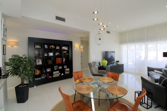 Image No.2-3 Bed Villa for sale