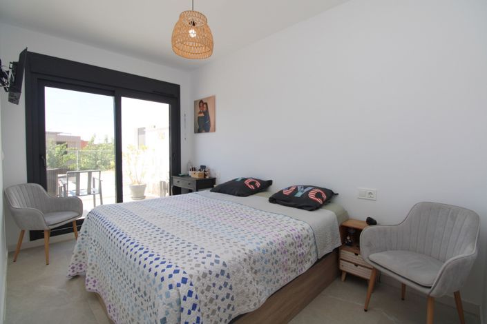 Image No.18-3 Bed Townhouse for sale