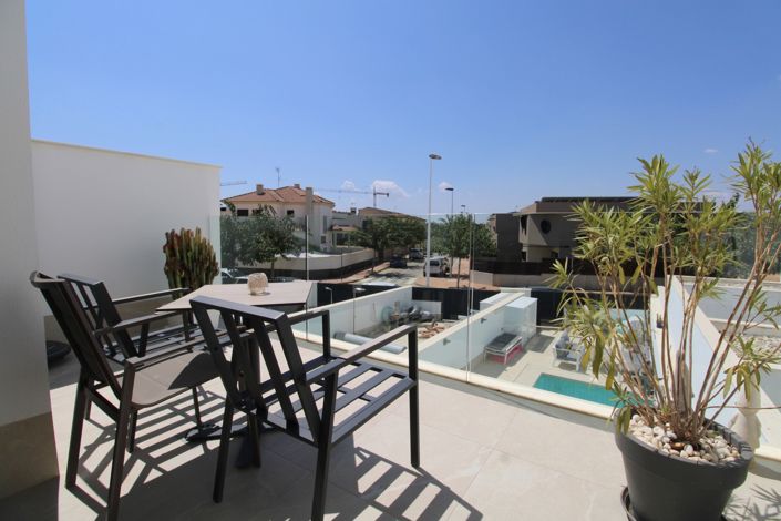 Image No.21-3 Bed Townhouse for sale