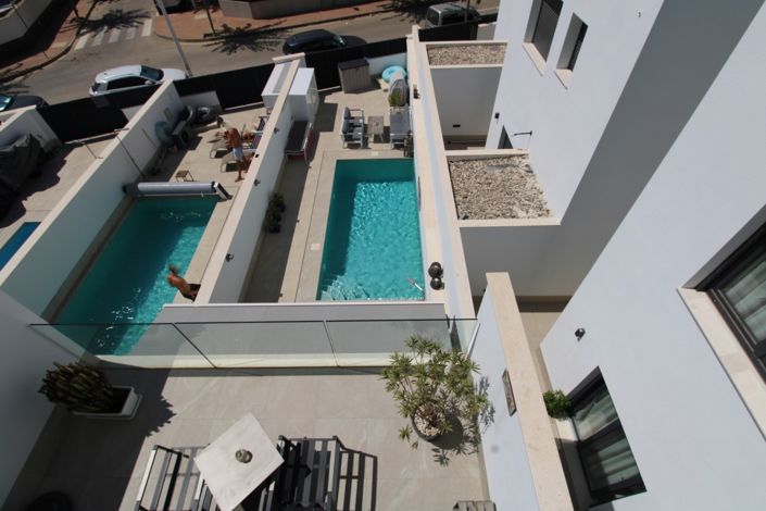 Image No.23-3 Bed Townhouse for sale