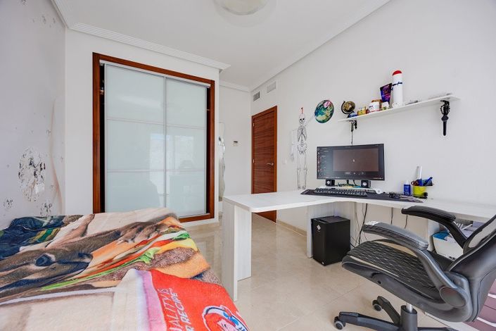 Image No.16-2 Bed Property for sale