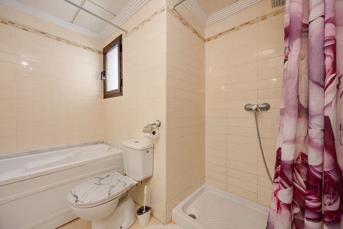 Image No.17-2 Bed Property for sale