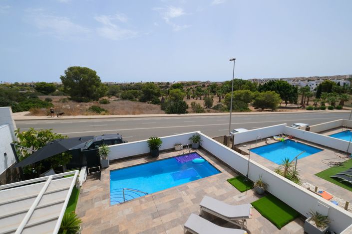 Image No.28-3 Bed Villa for sale