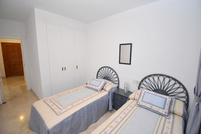 Image No.13-3 Bed Property for sale