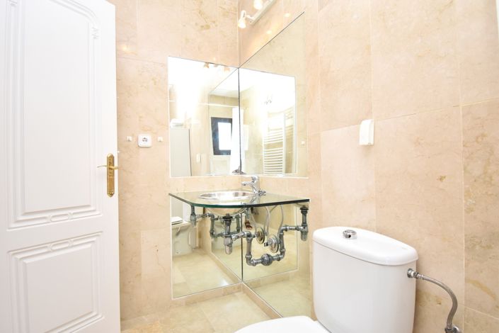 Image No.23-3 Bed Property for sale