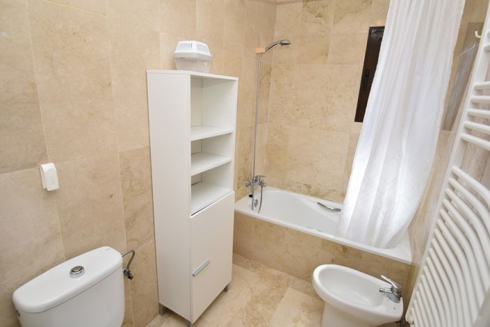 Image No.24-3 Bed Property for sale