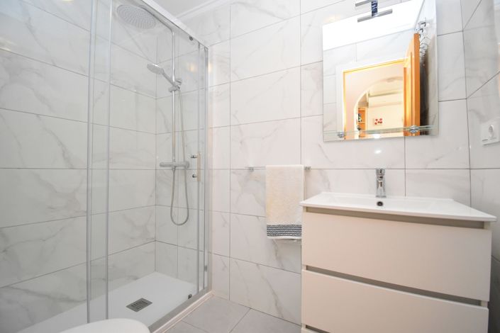 Image No.8-2 Bed Property for sale