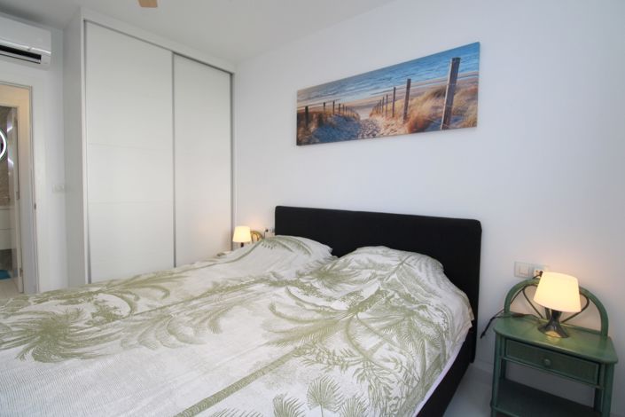 Image No.11-2 Bed Property for sale