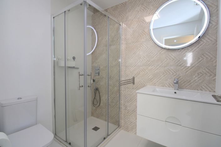 Image No.12-2 Bed Property for sale