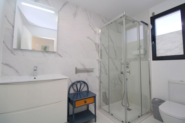 Image No.15-2 Bed Property for sale