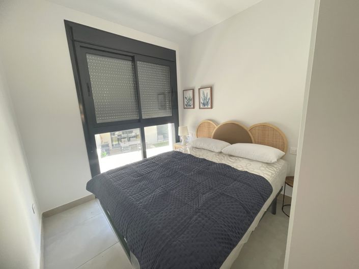 Image No.10-2 Bed Property for sale