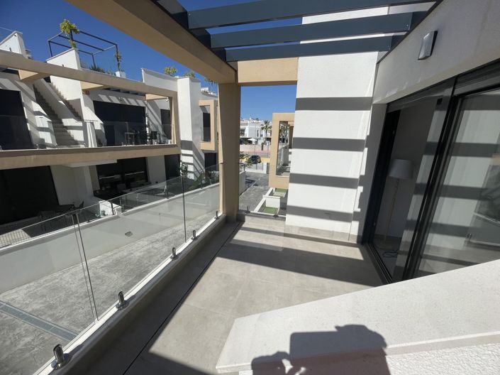 Image No.17-2 Bed Property for sale