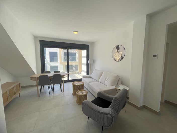 Image No.7-2 Bed Property for sale