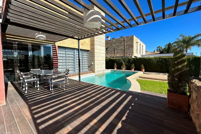 Image No.26-4 Bed Villa for sale