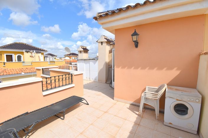 Image No.18-2 Bed Townhouse for sale