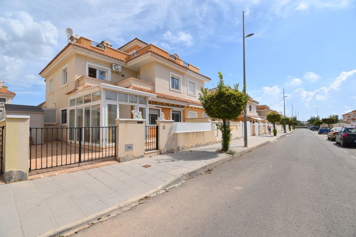 Image No.25-2 Bed Townhouse for sale