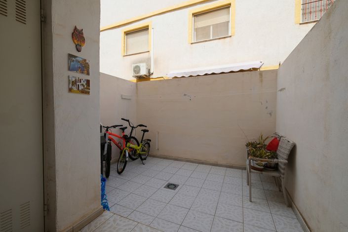 Image No.12-3 Bed Townhouse for sale